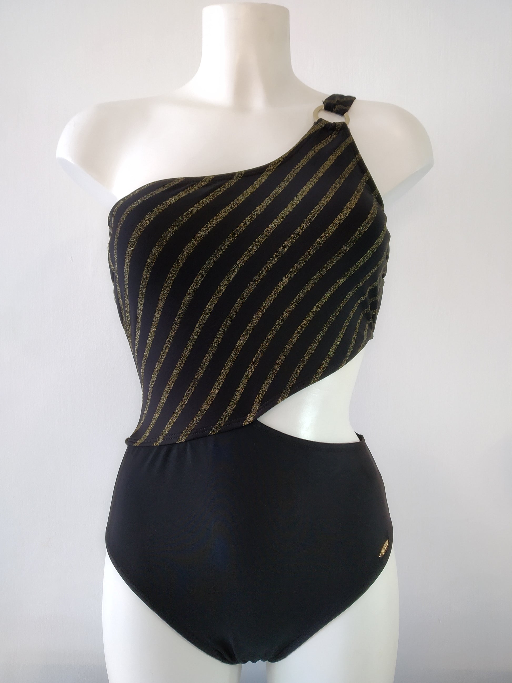 one piece black and gold swimsuit, one strapmaillot de bain une piece noir et or, une bretelle,traje de baño negro y dorado de una pieza, una correa