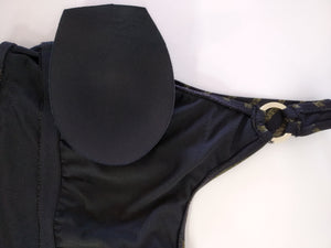 one piece black and gold swimsuit, one strapmaillot de bain une piece noir et or, une bretelle,traje de baño negro y dorado de una pieza, una correa