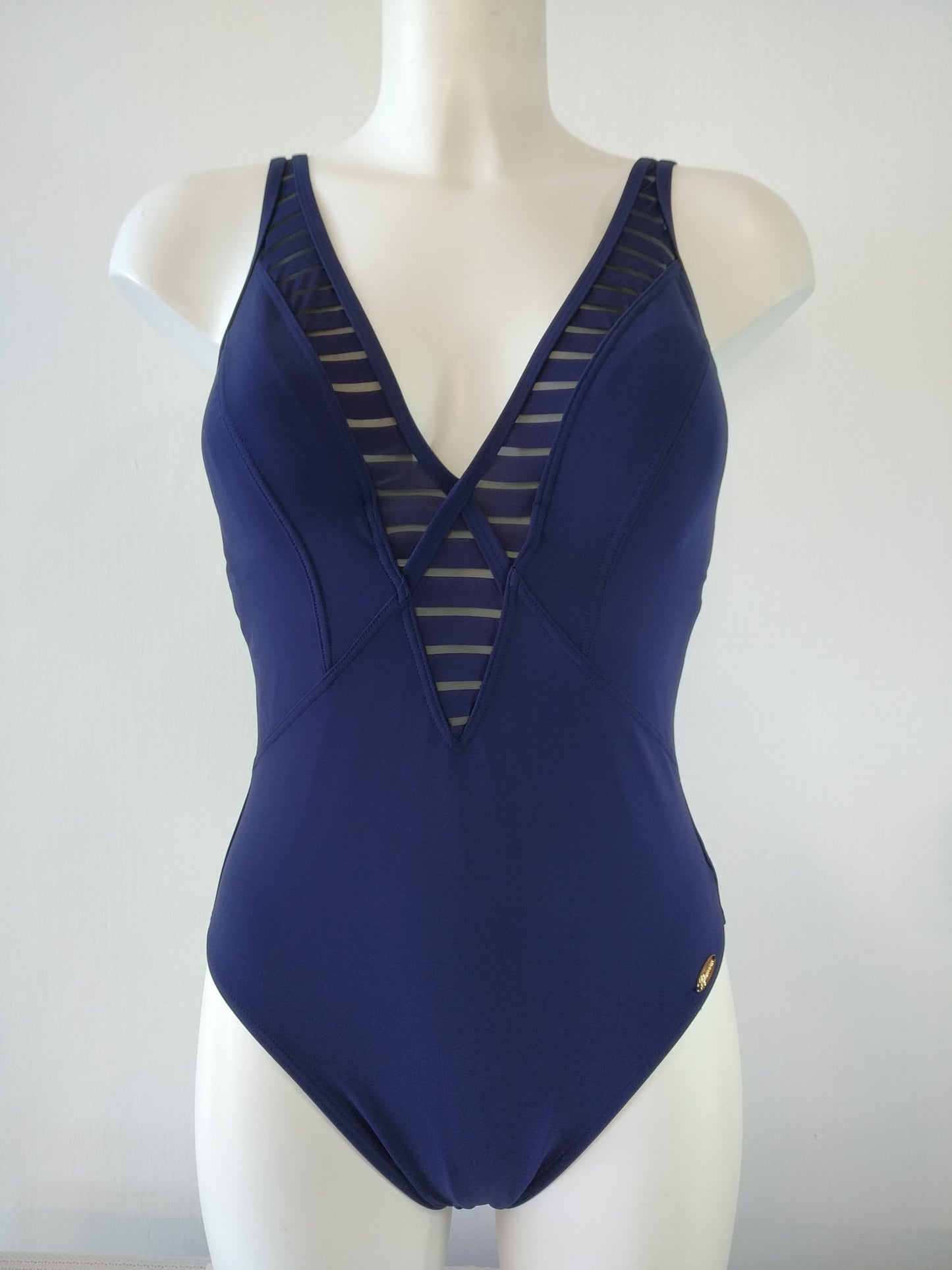 solid navy blue one-piece swimsuit with transparent lycra all along the neckline, maillot de bain une piece bleu marine avec decolette profond ,bañador de una pieza azul marino con escote profundo