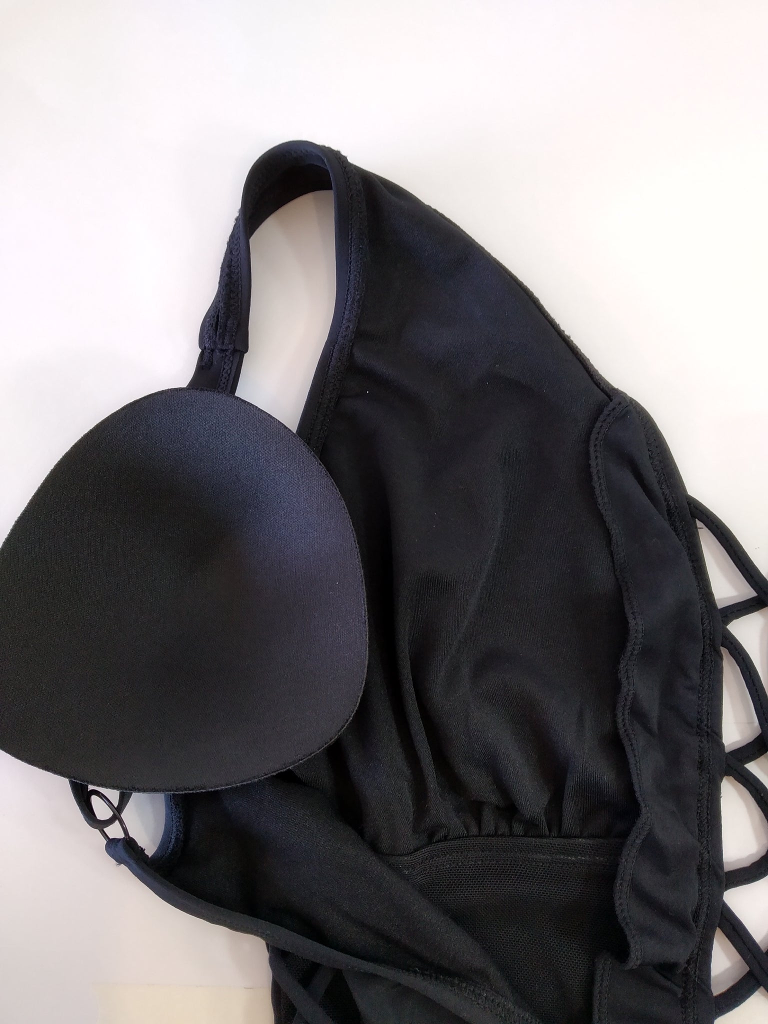 sexy black swimsuit with deep neckline-maillot de bain noir sexy decolette profond,traje de baño negro sexy con escote profundo