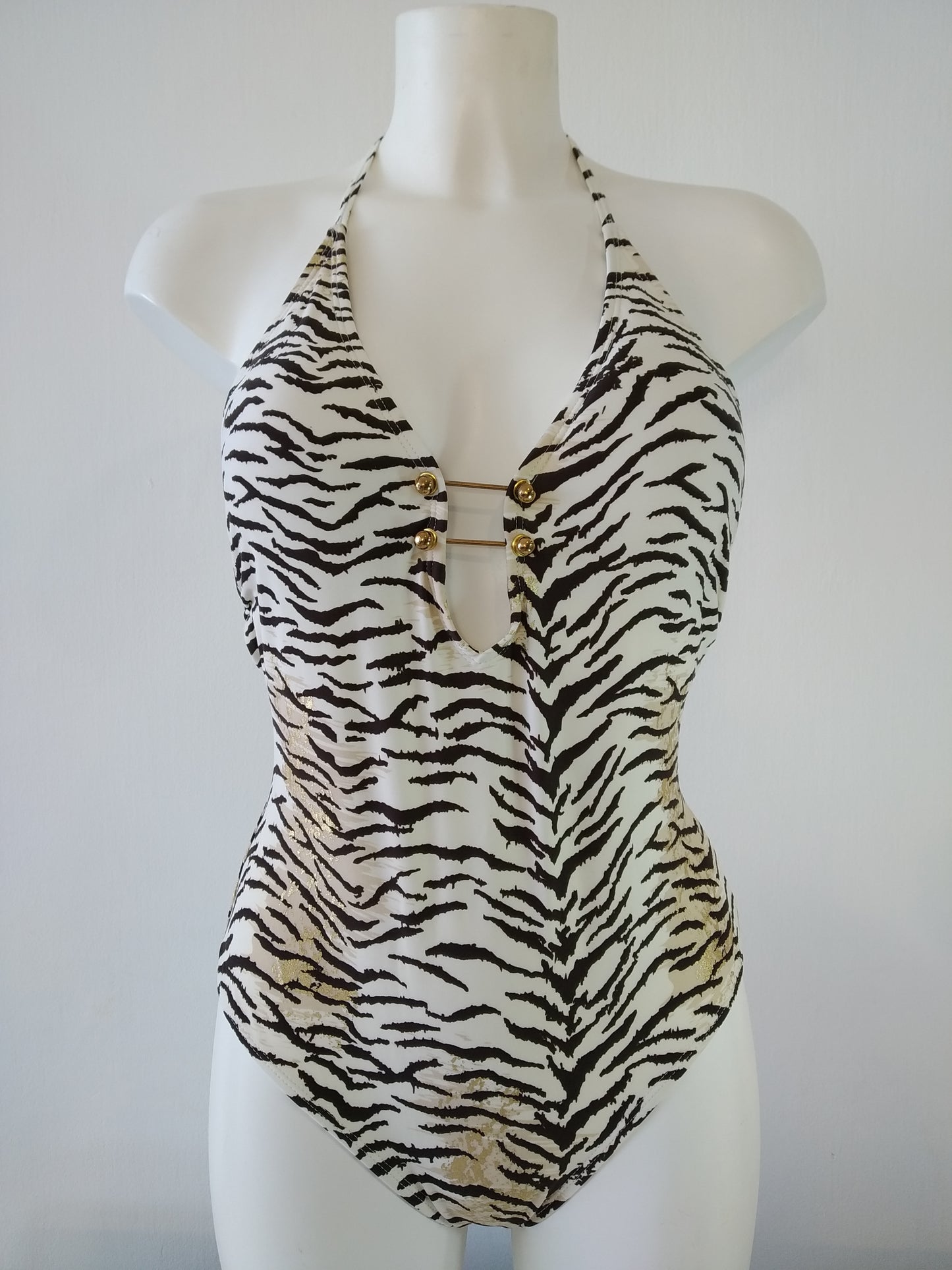 one piece swimsuit with tiger print,maillot de bain une piece imprime tigre,bañador de una pieza con estampado de tigre