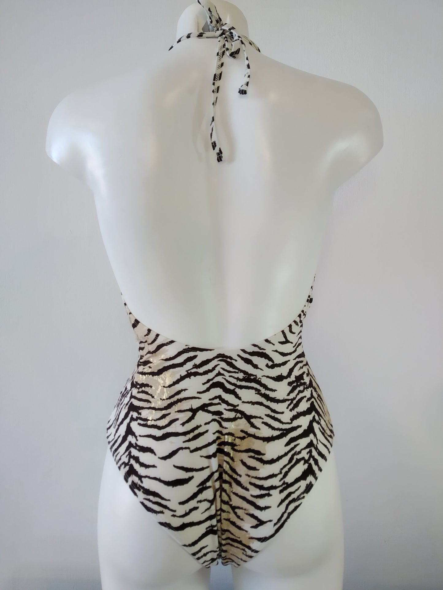 one piece swimsuit with tiger print,maillot de bain une piece imprime tigre,bañador de una pieza con estampado de tigre