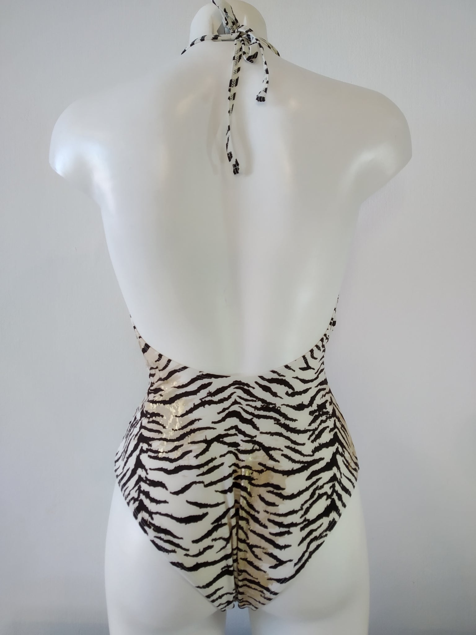 one piece swimsuit with tiger print,maillot de bain une piece imprime tigre,bañador de una pieza con estampado de tigre