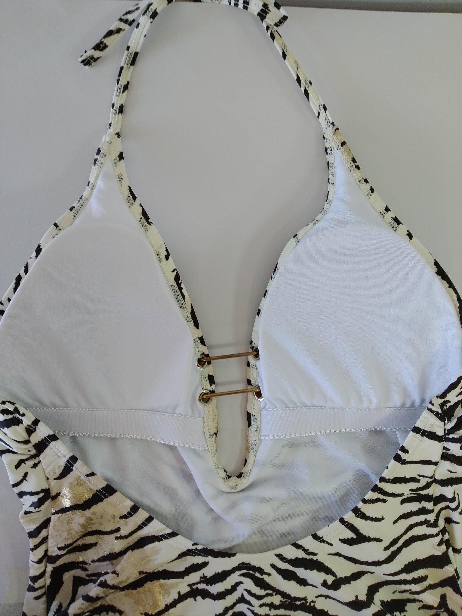 one piece swimsuit with tiger print,maillot de bain une piece imprime tigre,bañador de una pieza con estampado de tigre