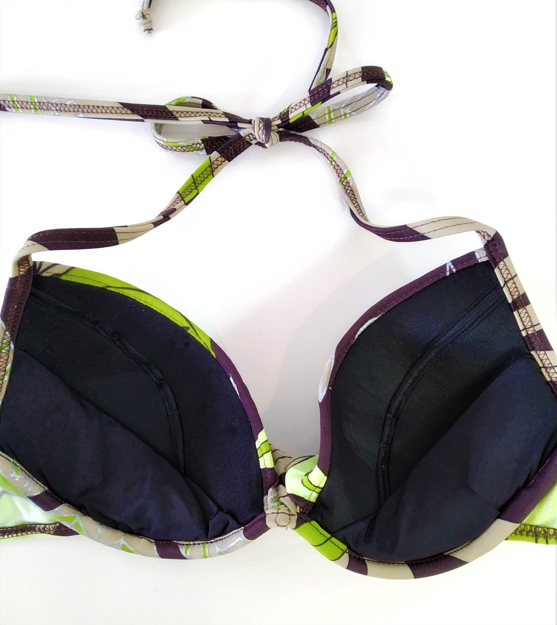 inside of the push-up bikini bra with removable extra-pads. bikinn.com