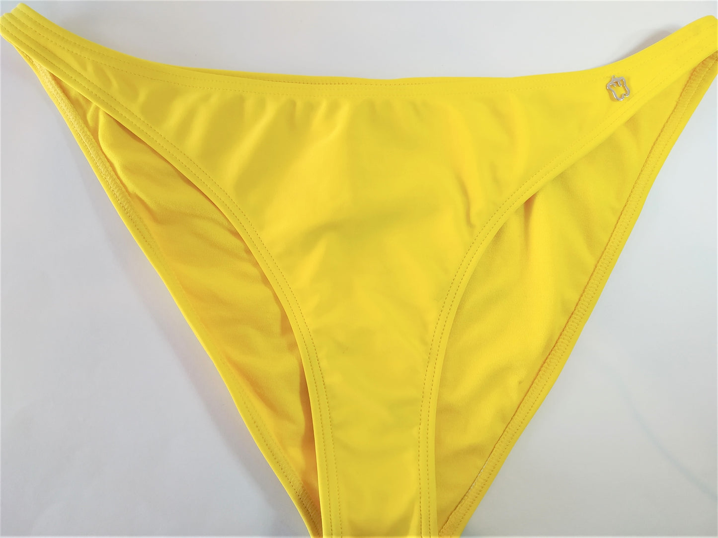 bikinn,classic solid color bikini yellow bottom,swimsuit panty, high leg bikini bottom, culotte jaune de maillot de bain,traje de baño amarillo bragas ajuste normal