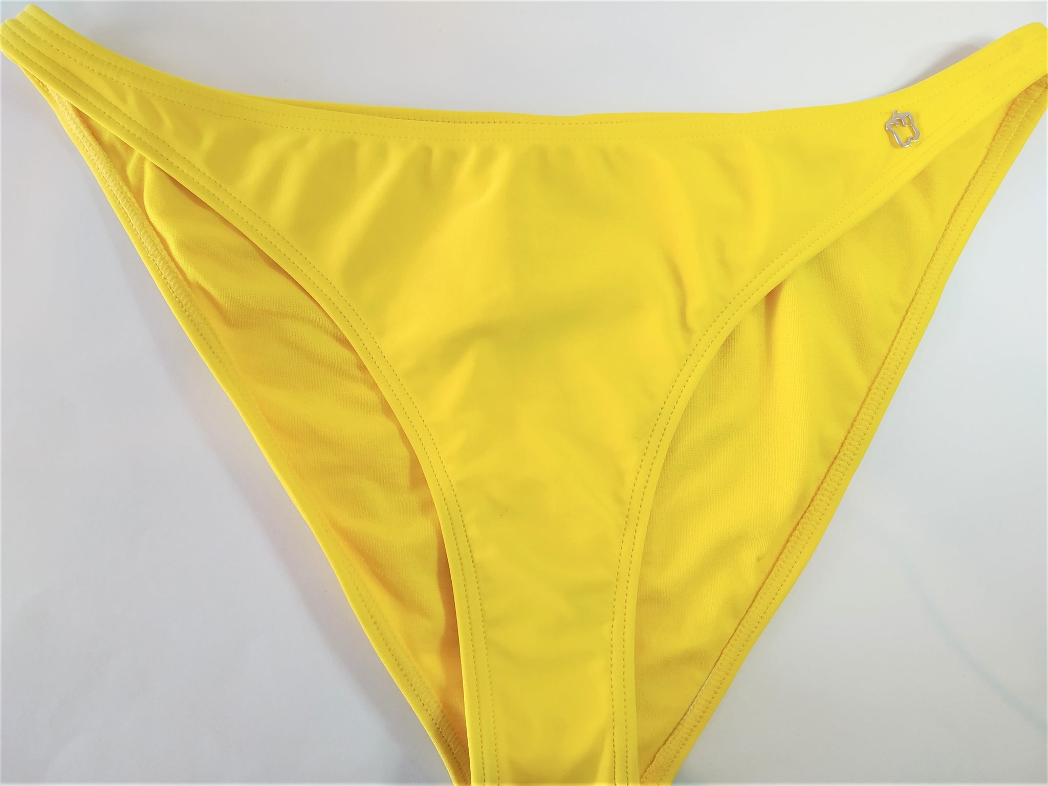bikinn,classic solid color bikini yellow bottom,swimsuit panty, high leg bikini bottom, culotte jaune de maillot de bain,traje de baño amarillo bragas ajuste normal