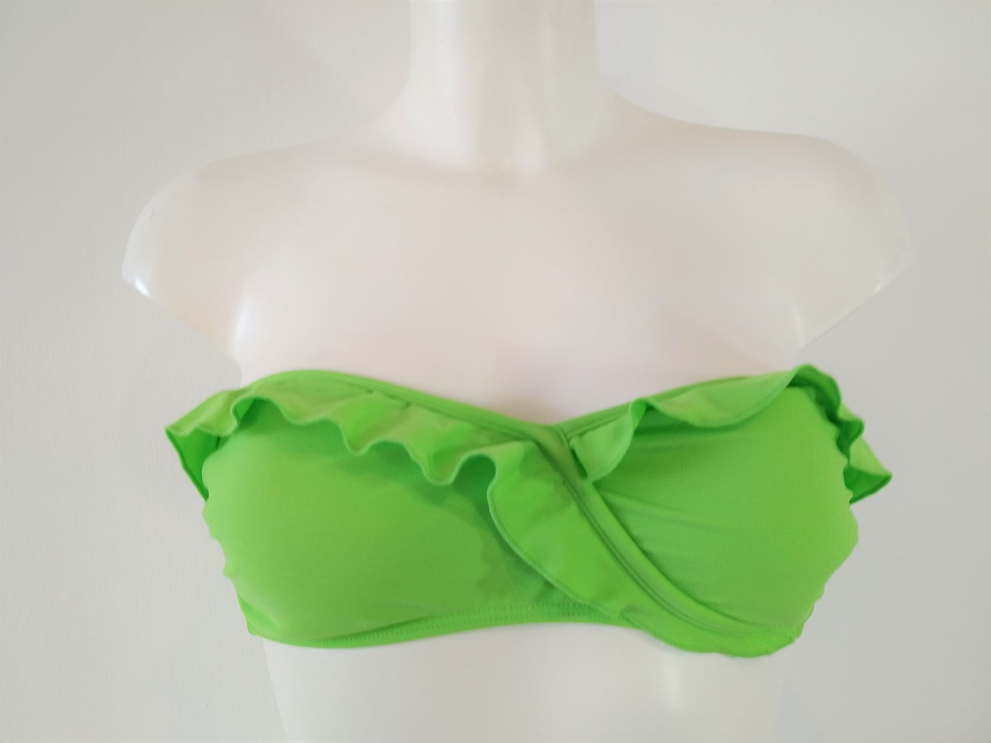 https://bikinn.com/ sexy strapless green bikini bra, bandeau,padded bandeau bra swimsuit,traje de baño bandeau verde, bandeau bikini vert