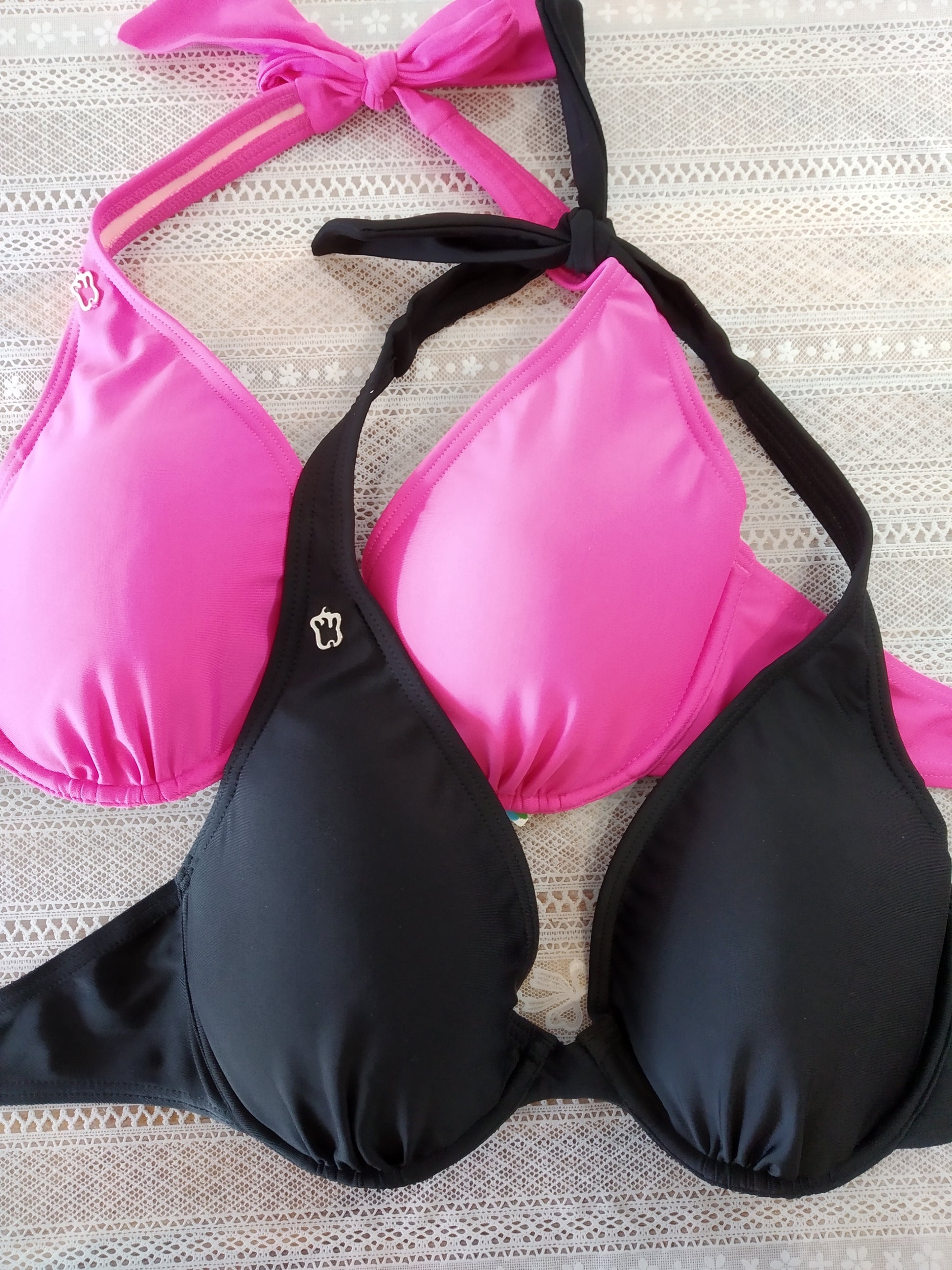 bikinn,deep cup swimsuit bra,padded bikini bra,soutien-gorge de maillot de bain à bonnet profond,sujetador de traje de baño de copa profunda