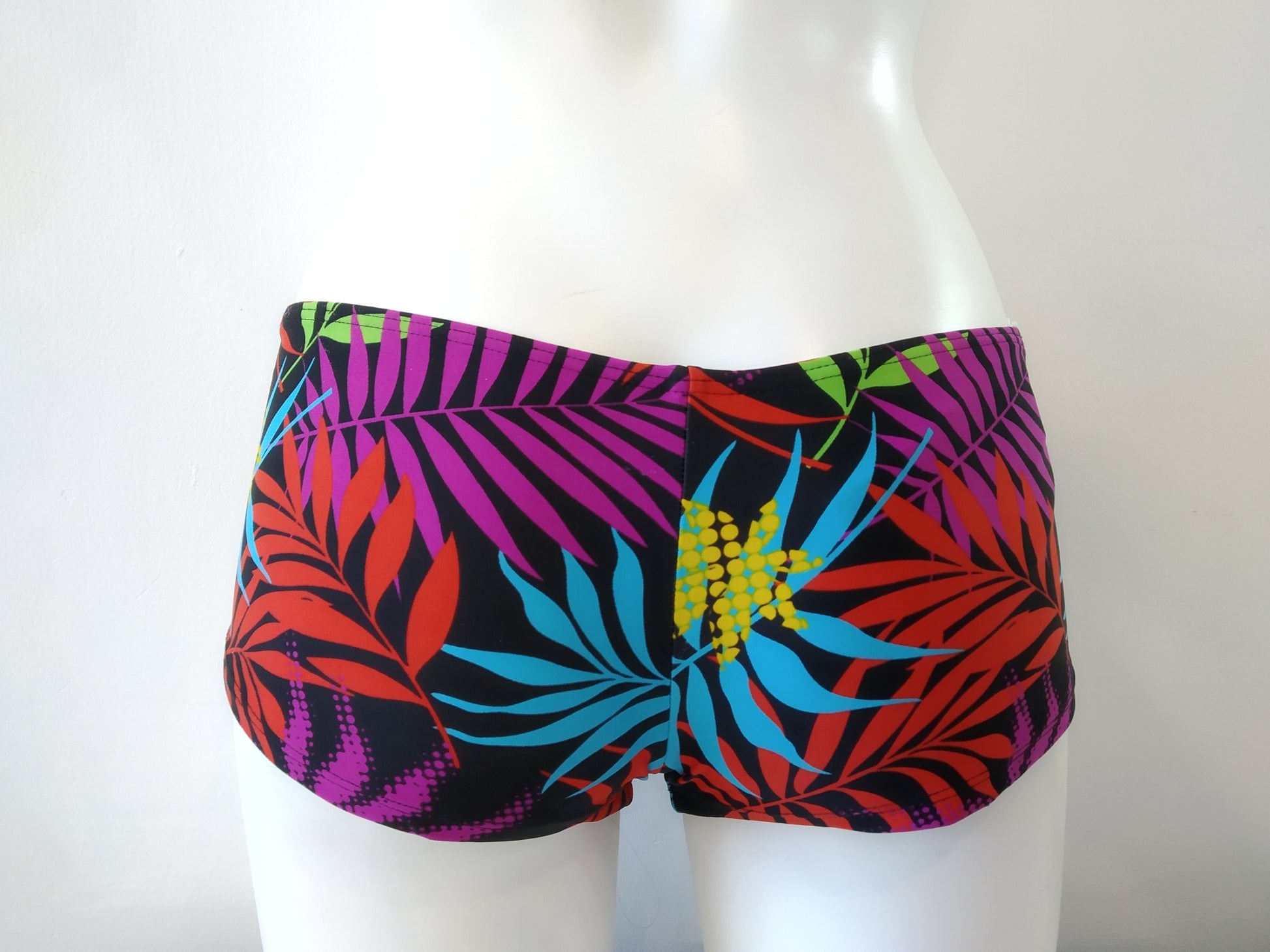 bikinn, colorful bikini short, swimsuit boxer bottom short lycra, shorty,swimsuit short bottom shorty, traje de baño parte inferior corta,