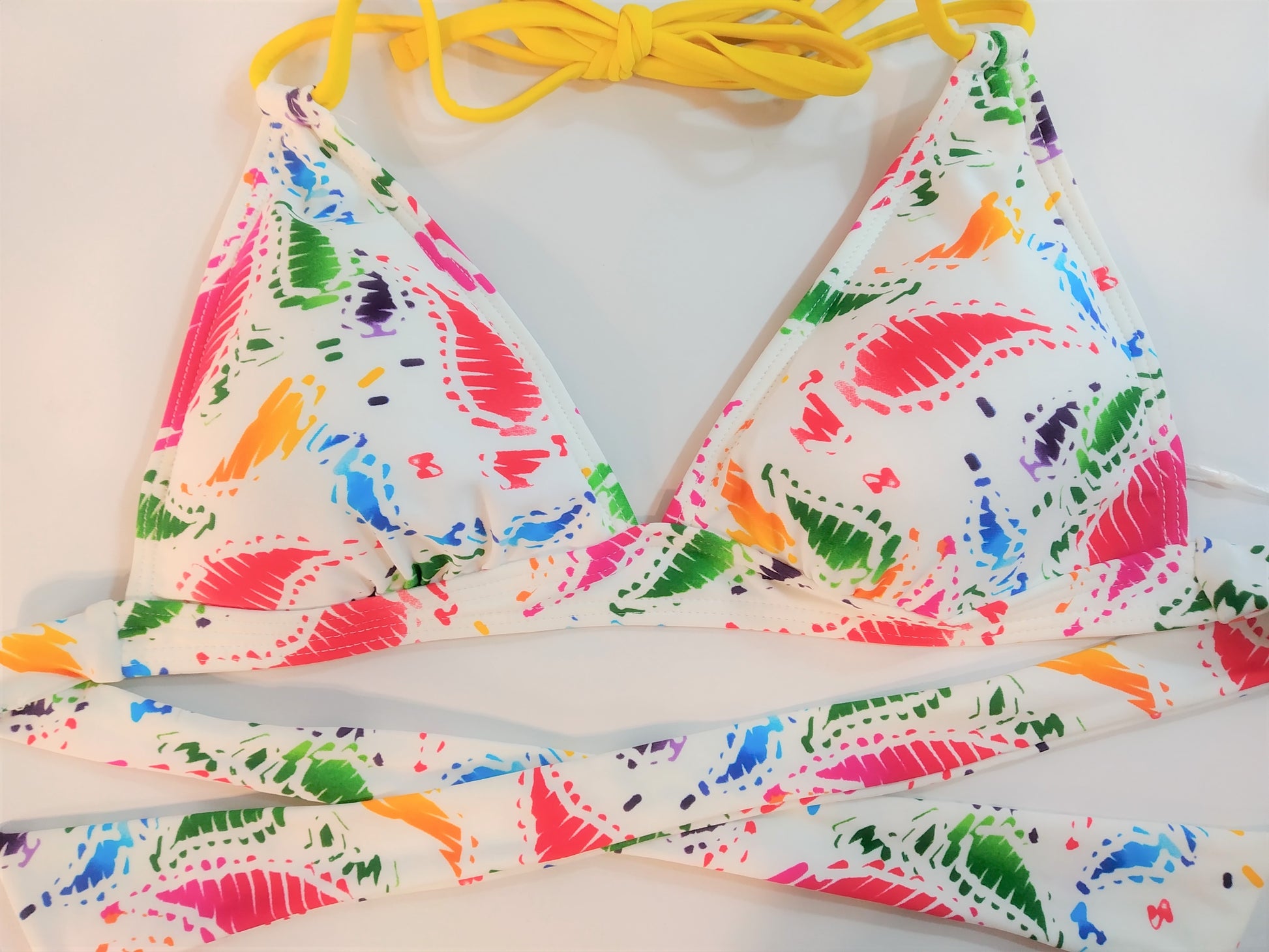 bikinn- swimsuit bra halter triangle, top maillot triangle ,traje de baño triangular,