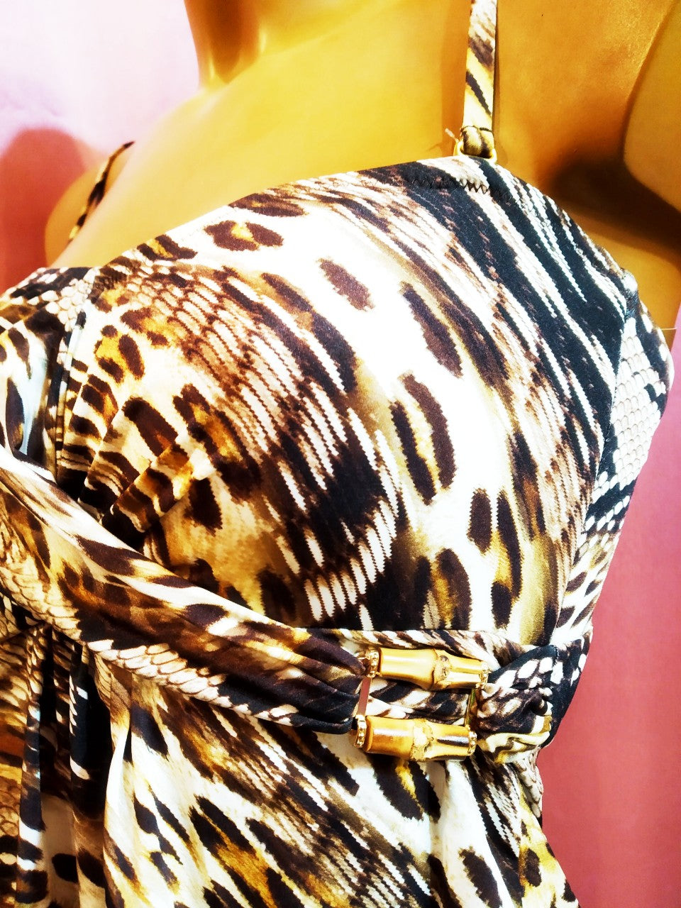 Women's Animal Print Bandeau One Piece Swimsuit, maillot de bain pour femme une pièce bandeau à imprimé animal, Bañador tipo bandeau de una pieza con estampado animal para mujer. bikinn.com