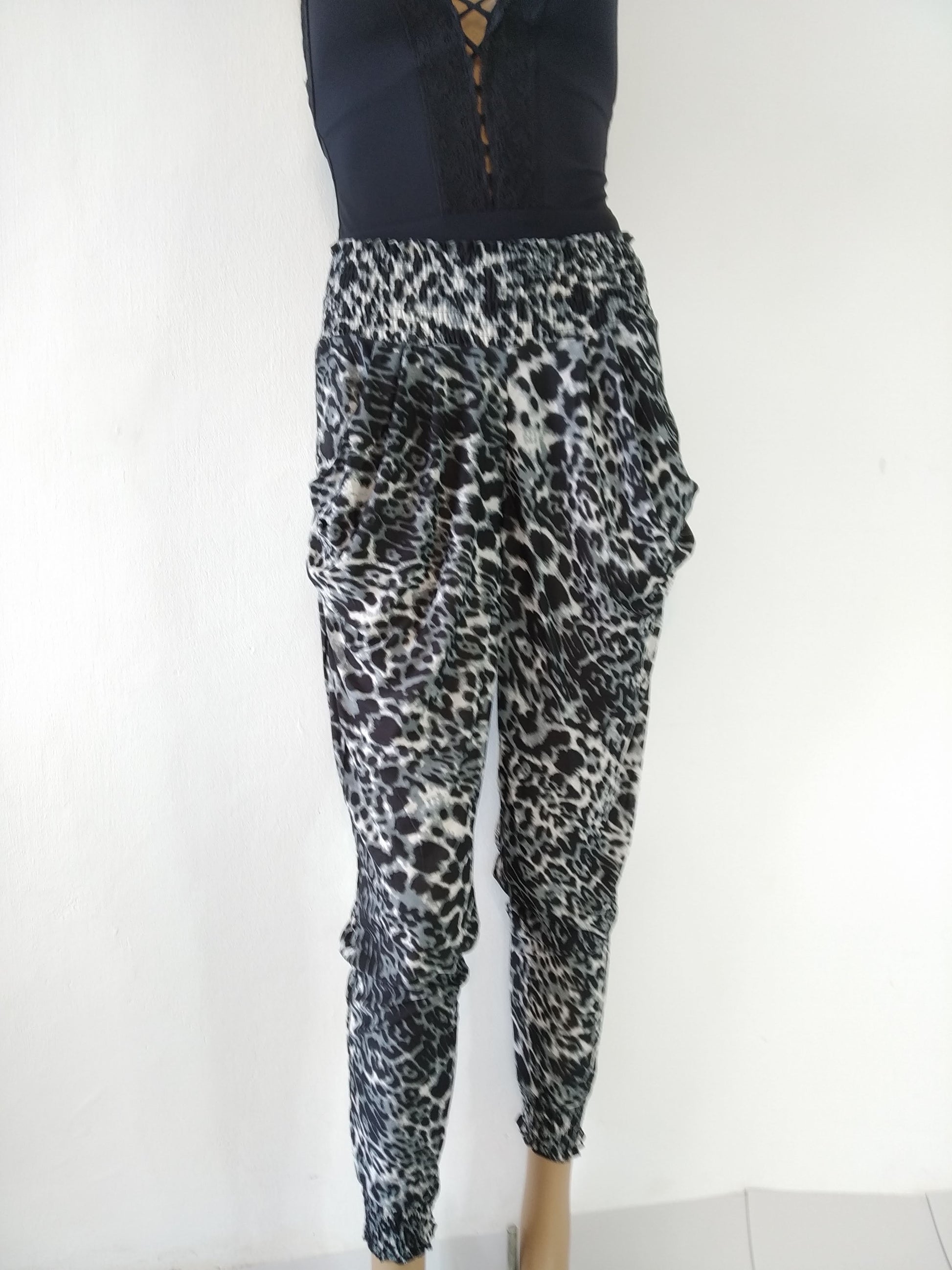 Harem pants animal print Sporty Summer WIDE Leg Stretchy casual Sarwall One-Size Pantalón sarwal con animal print, Bikinn.com