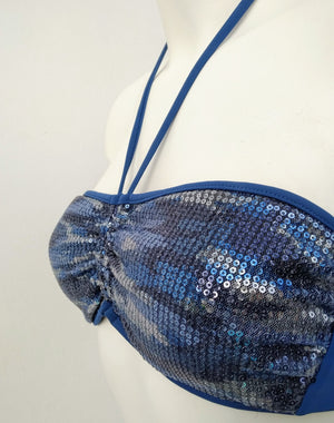 side-view of a blue bling-bling strapless bikini bra, gathered at will in the middle of the breast. bikinn.com