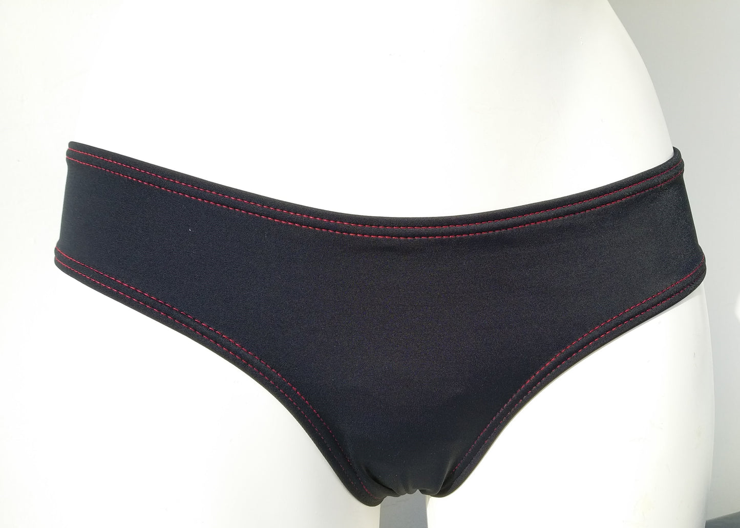 black low bikini bottom, cheeky bottom with seashells decoration, mix and match collection. bikinn.com