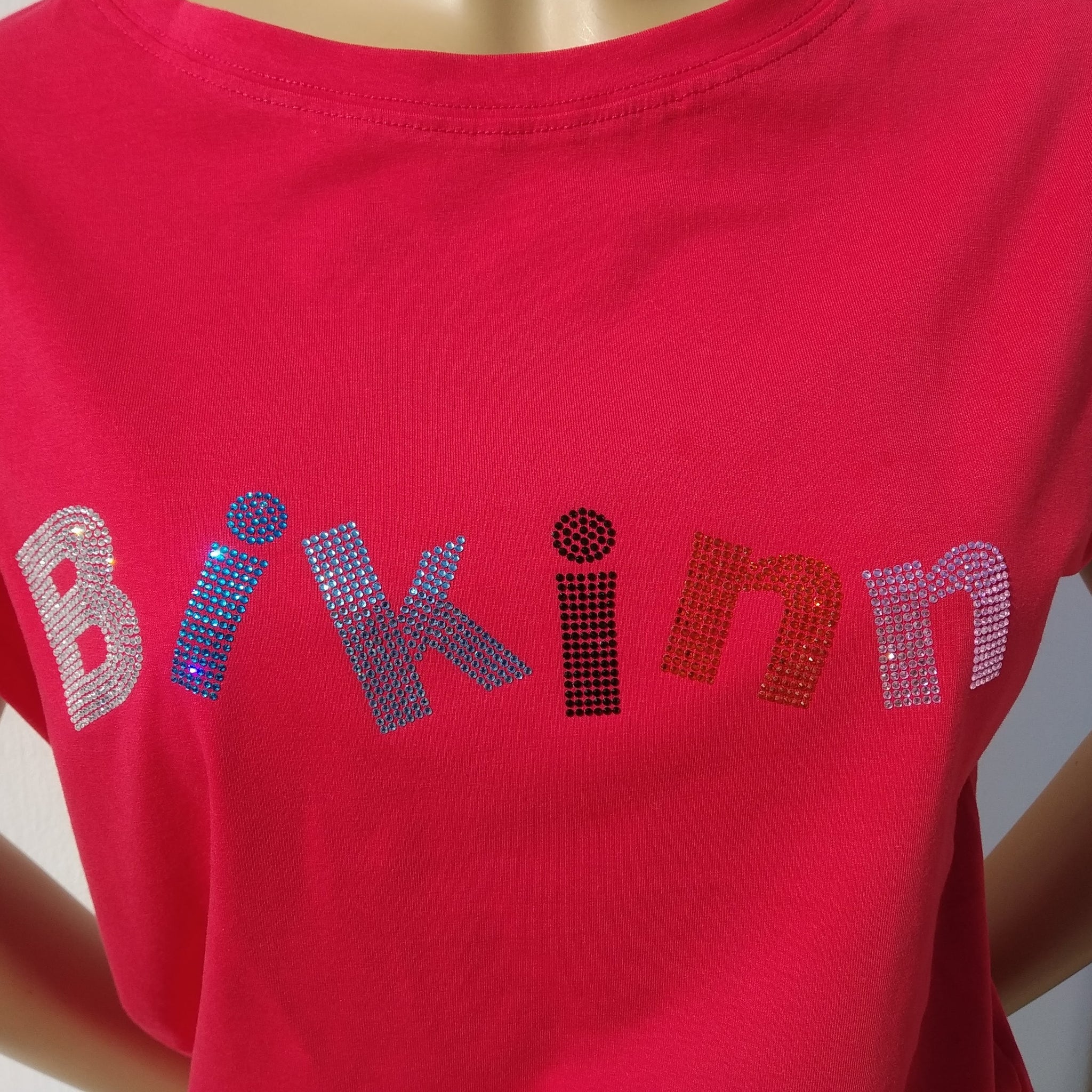 Red  short sleeves cotton-lycra T-shirt, multicolor rhinestones crystals printed logo. Bling-bling fashion. bikinn.com