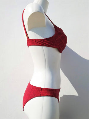 Profil view of Red push-up bikini , Malibu beach. bikinn.com